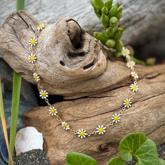 Petite White Daisy Charm Adjustable Gold Chain Choker Necklace - Picture 7 of 10